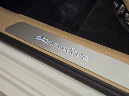 Used 2018 Porsche Panamera 4S Executive w/ Sportdesign Package image 21