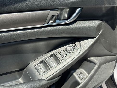 Used 2018 Honda Accord LX image 29