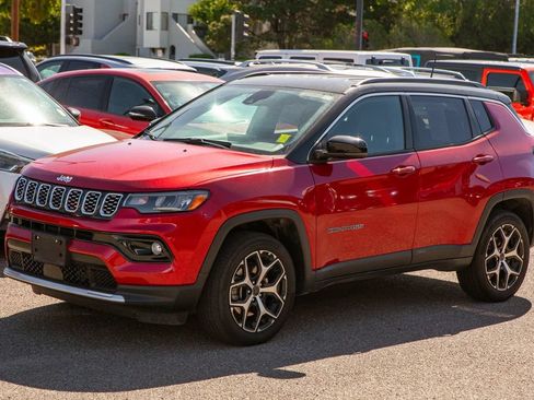 Used 2025 Jeep Compass Limited AWD/4WD image 9
