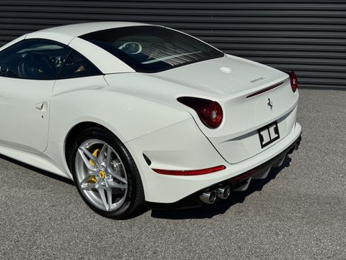 Used 2017 Ferrari California T image 15