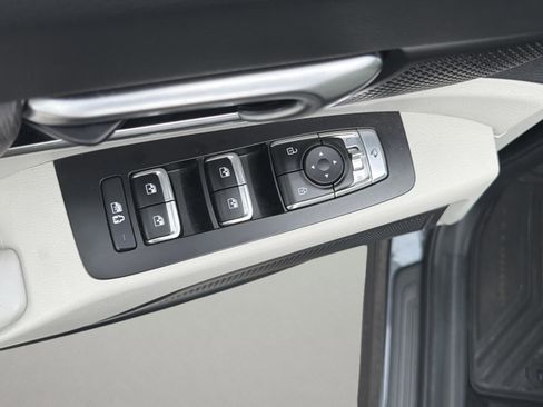 Used 2024 Kia Telluride EX w/ EX Captain's Chair Package FWD image 18