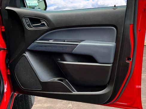 Used 2017 Chevrolet Colorado Z71 AWD/4WD image 31