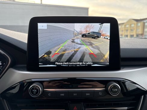 Used 2022 Ford Escape SE w/ Cold Weather Package image 18