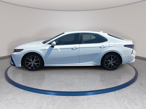Used 2024 Toyota Camry SE FWD image 8