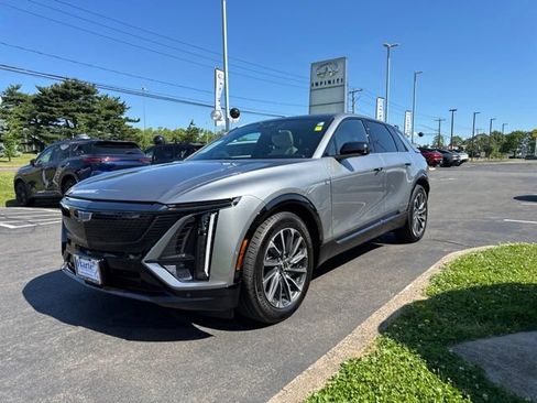 Used 2025 Cadillac Lyriq Sport AWD/4WD image 3