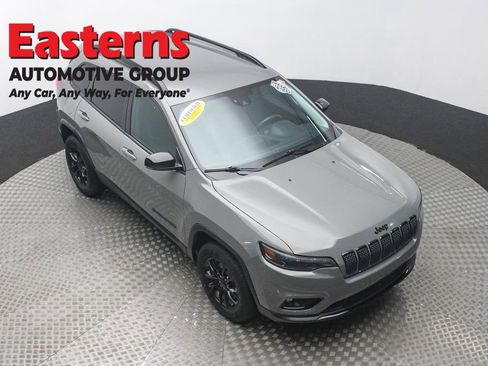Used 2023 Jeep Cherokee Altitude Lux image 3