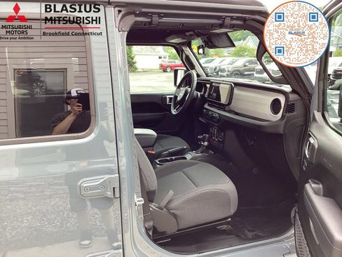Used 2024 Jeep Wrangler Unlimited AWD/4WD image 64