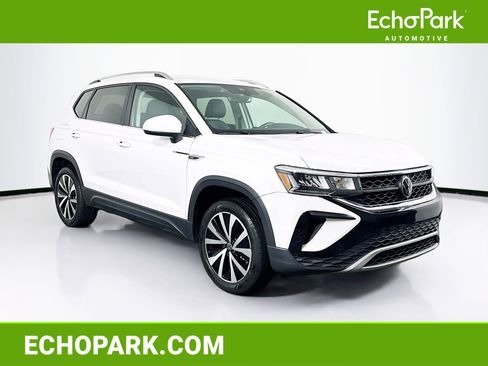 Used 2023 Volkswagen Taos SE image 1