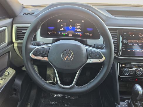 Used 2022 Volkswagen Atlas Cross Sport SE image 19