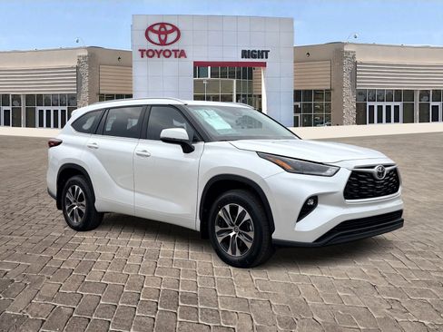 New 2026 Toyota Highlander XLE image 8