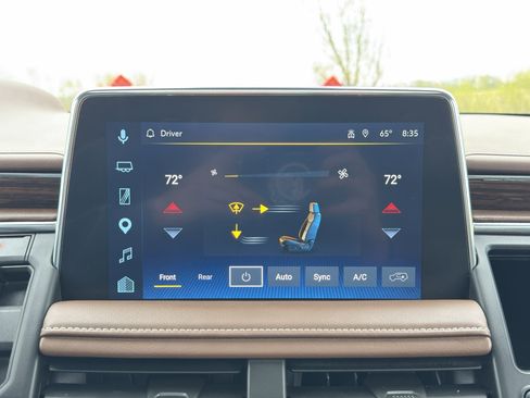 Used 2023 Chevrolet Suburban High Country AWD/4WD image 27