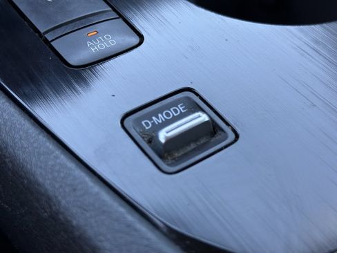 Used 2024 Nissan Rogue S FWD image 7