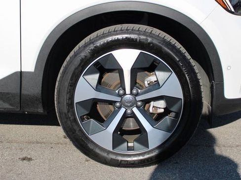 Used 2025 Volvo XC40 B5 Plus image 40