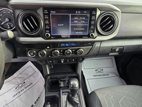 Used 2022 Toyota Tacoma TRD Off-Road image 18