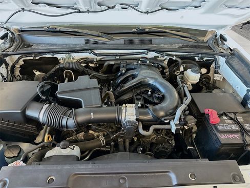 Used 2020 Toyota Tacoma Limited image 31