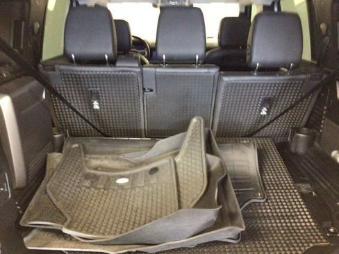 Used 2020 Land Rover Defender 110 SE AWD/4WD image 25