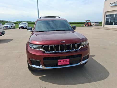 Used 2025 Jeep Grand Cherokee L Limited AWD/4WD image 3