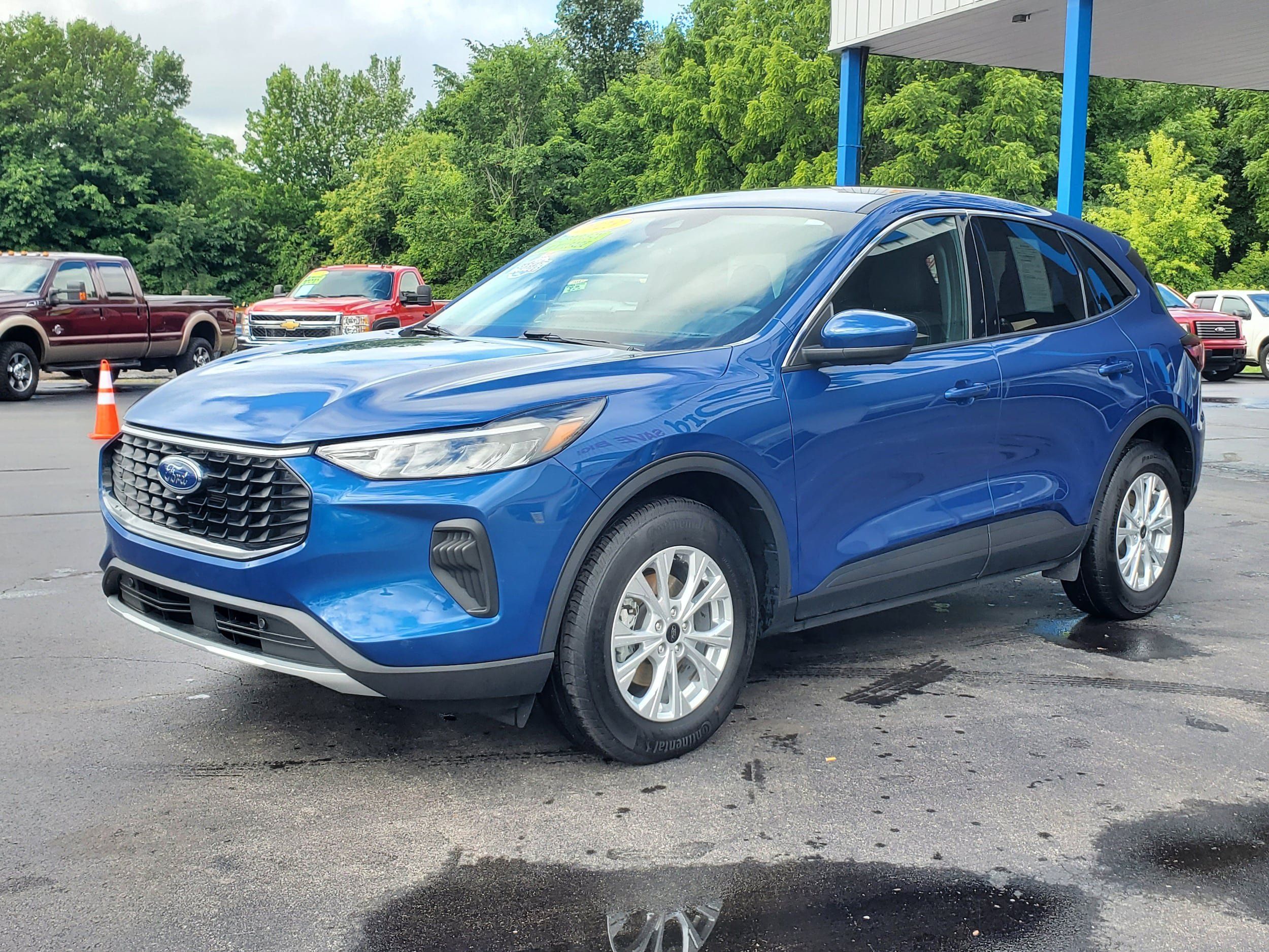 Used 2023 Ford Escape Active w/ Tech Pack #2 AWD/4WD image 2