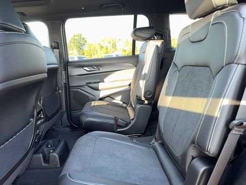 New 2025 Jeep Grand Cherokee L Altitude image 10