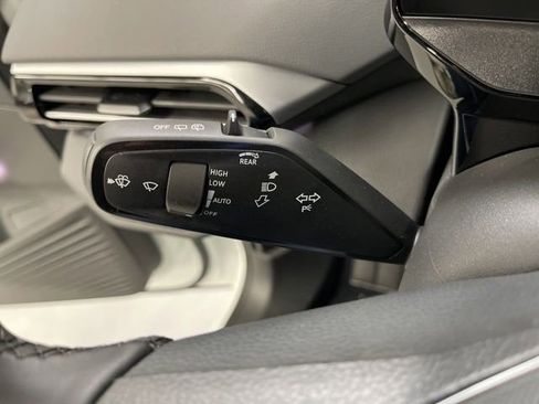 New 2025 Volkswagen ID.4 Pro image 19