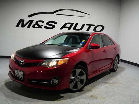 Used 2012 Toyota Camry SE image 2