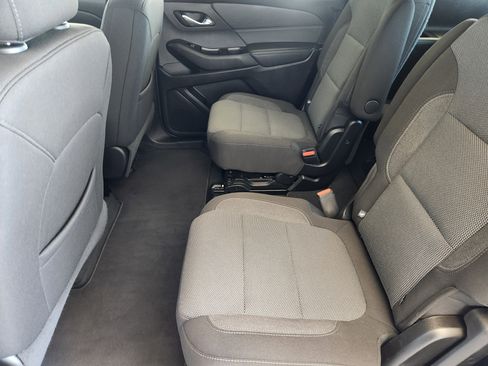 Certified 2023 Chevrolet Traverse LT image 32