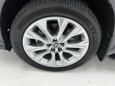 Used 2021 Toyota Highlander Limited FWD image 7