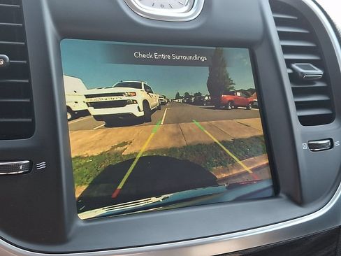 Used 2021 Chrysler 300 Touring w/ Driver Convenience Group RWD image 21