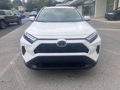 Used 2022 Toyota RAV4 XLE AWD/4WD image 2