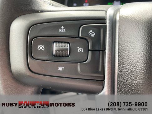 Used 2023 GMC Yukon SLT AWD/4WD image 17