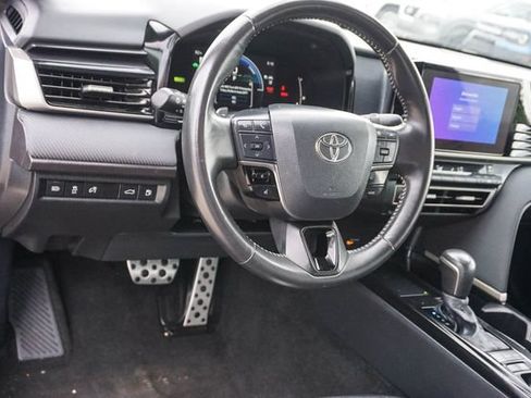 Used 2025 Toyota Camry SE FWD image 10