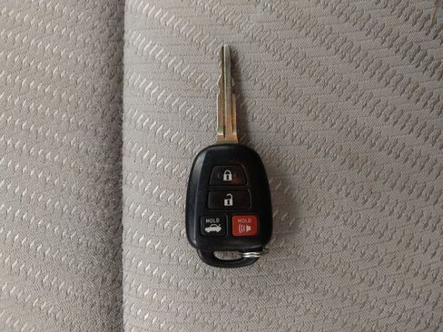 Used 2016 Toyota Camry LE FWD image 32