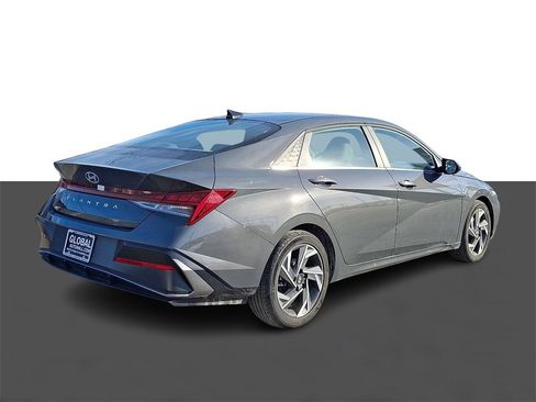 Used 2025 Hyundai Elantra SEL image 7