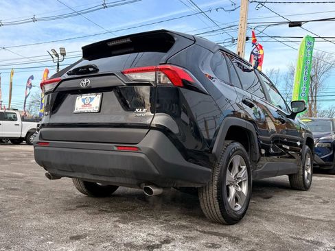 Used 2025 Toyota RAV4 XLE image 9