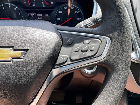 Used 2018 Chevrolet Equinox LT FWD image 19