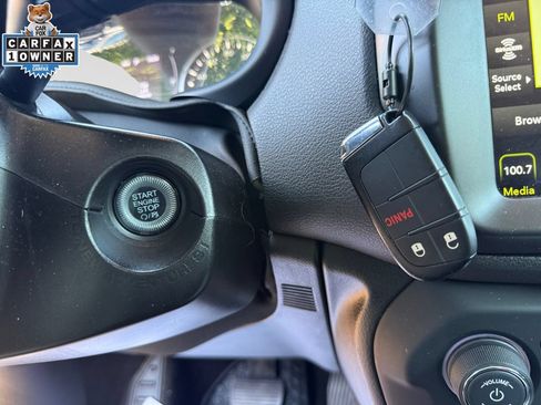 Used 2023 Jeep Renegade Latitude AWD/4WD image 29