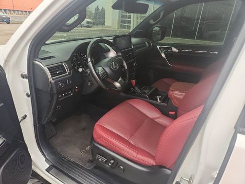 Used 2023 Lexus GX 460 Premium w/ Premium Package AWD/4WD image 9