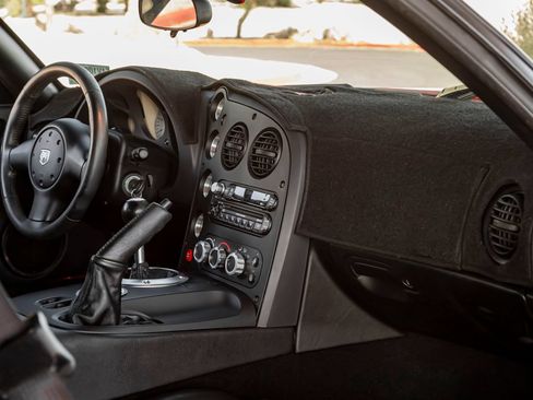 Used 2004 Dodge Viper SRT-10 RWD image 31