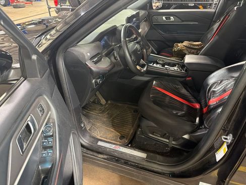 Used 2025 Ford Explorer ST-Line w/ Premium Package RWD image 15