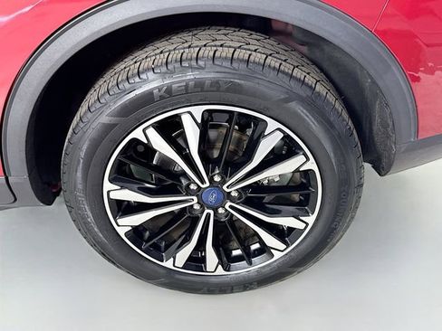 Certified 2022 Ford Escape SEL w/ SEL Stealth AWD Package image 32