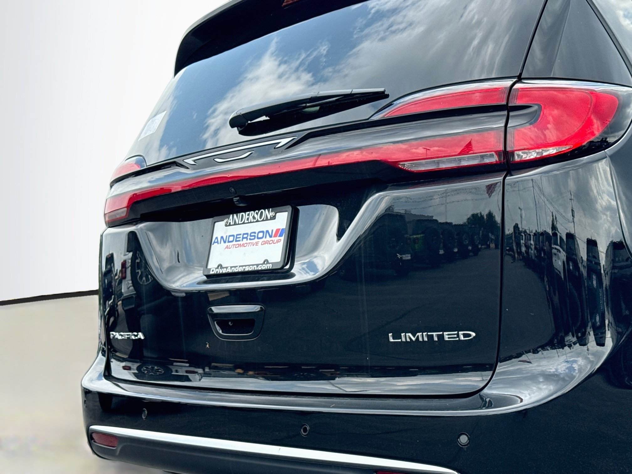 New 2027 Chrysler Pacifica Limited w/ Family Tech Group FWD image 13