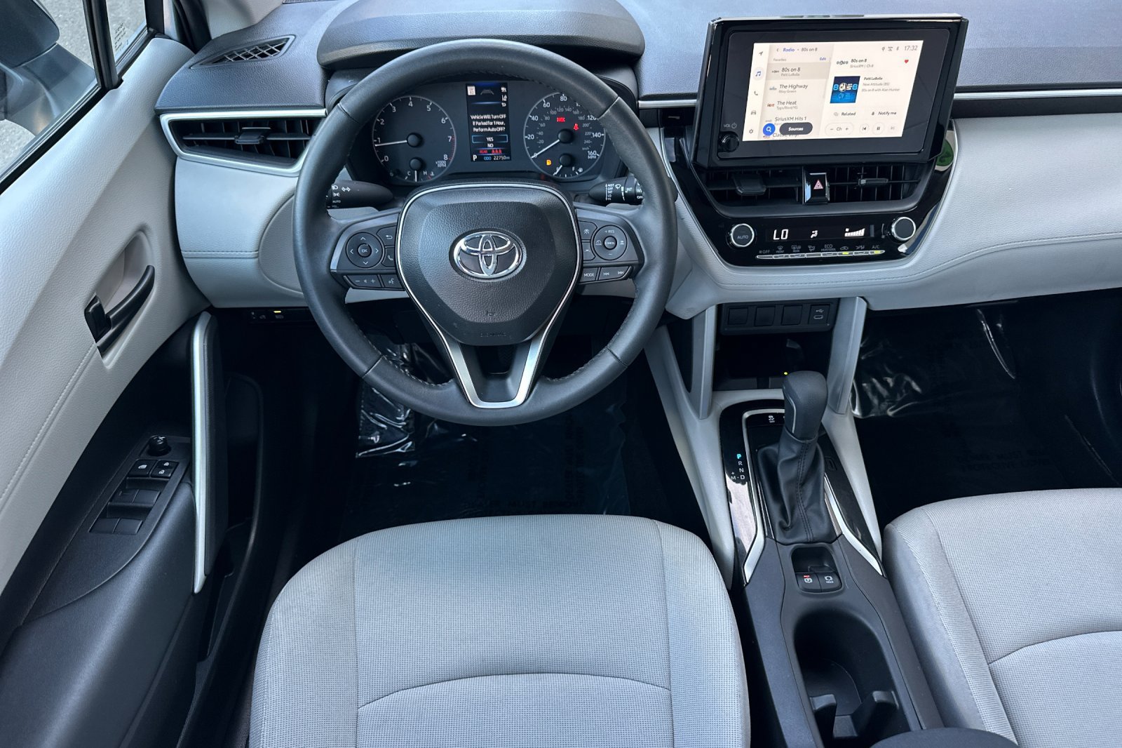 Used 2025 Toyota Corolla Cross LE AWD/4WD image 14