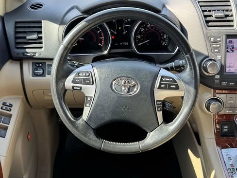Used 2011 Toyota Highlander Limited w/ Tow Pkg FWD image 14