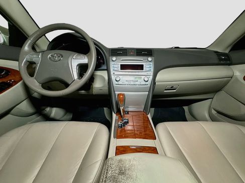 Used 2011 Toyota Camry XLE w/ XLE Extra-Value Pkg #2 FWD image 9