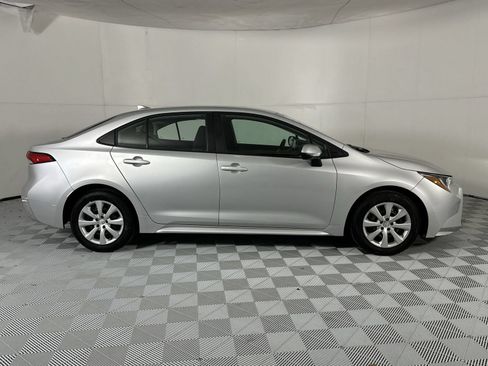 Used 2025 Toyota Corolla LE FWD image 9