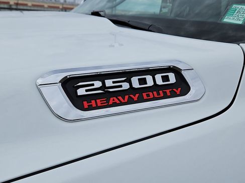 Used 2024 RAM 2500 Laramie AWD/4WD image 9