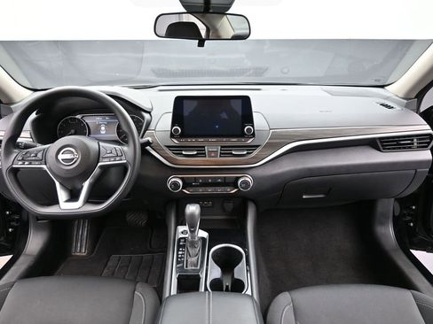 Used 2024 Nissan Altima 2.5 SV image 12