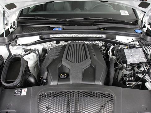 Used 2025 Porsche Macan image 26