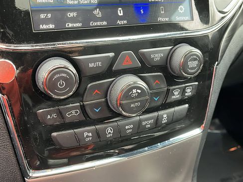 Certified 2022 Jeep Grand Cherokee Laredo X image 23