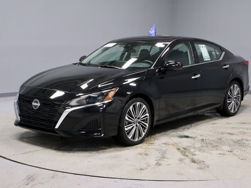 Certified 2025 Nissan Altima 2.5 SL image 9